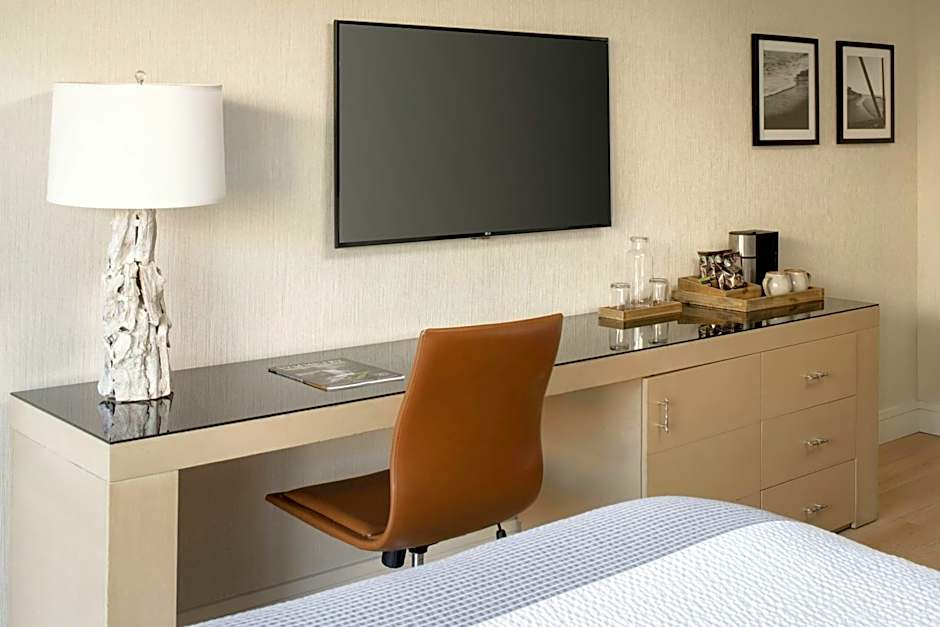 Hotel Paradox, Autograph Collection