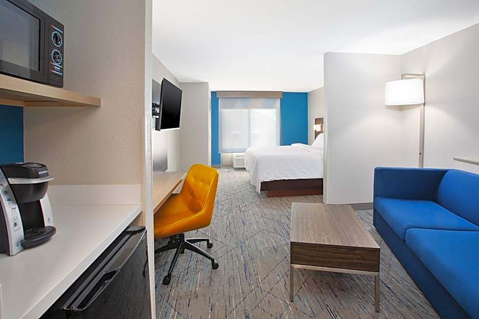 Holiday Inn Express & Suites Milwaukee NW - Park Place By IHG