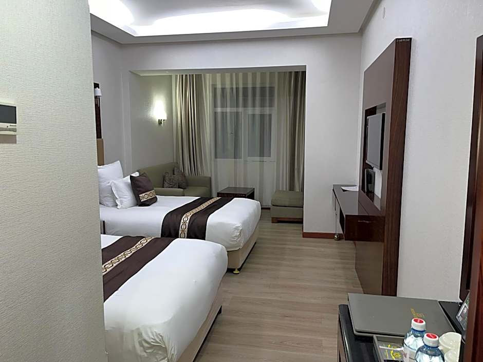 Grand Aiser Hotel