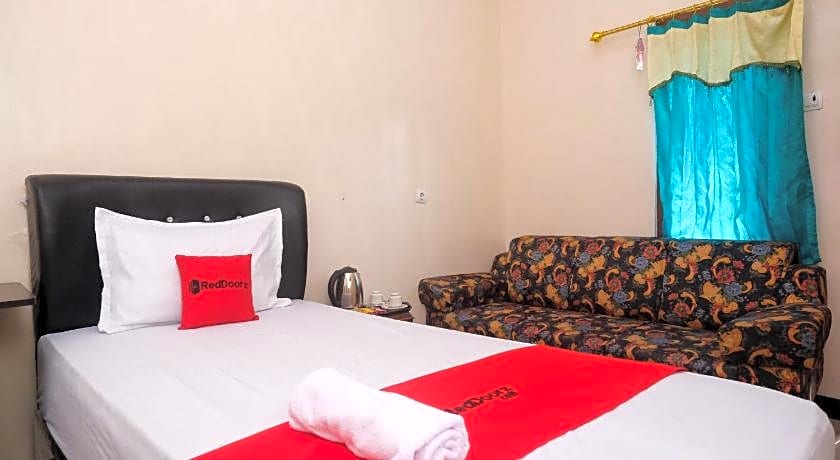 RedDoorz Syariah near Exit Toll Palur