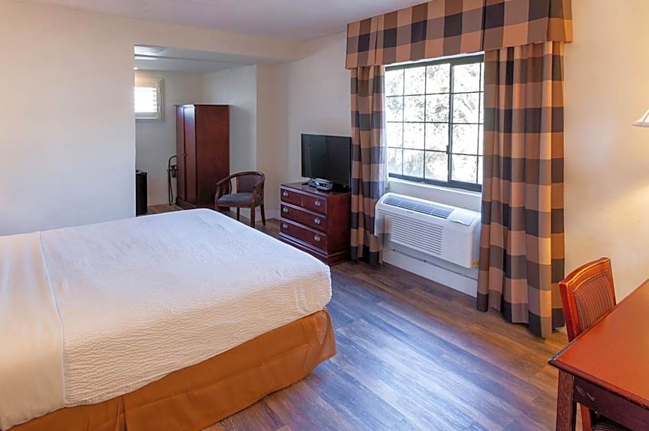 Studio City Court Yard Hotel
