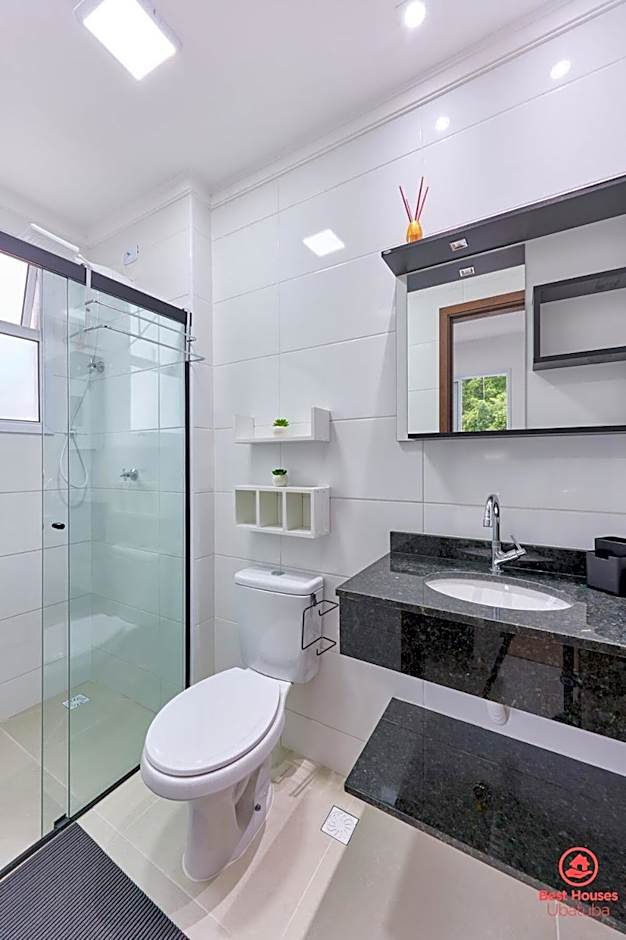 BH28: 1 Quadra d Praia, Ar, Churrasqueira, Piscina