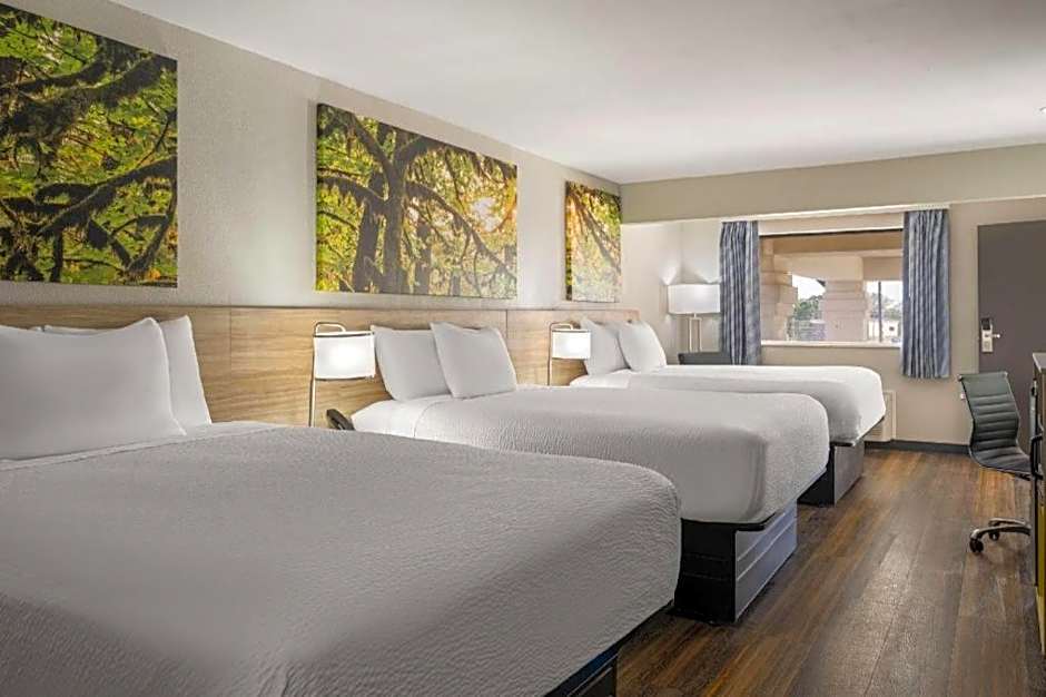 Days Inn & Suites by Wyndham Byram