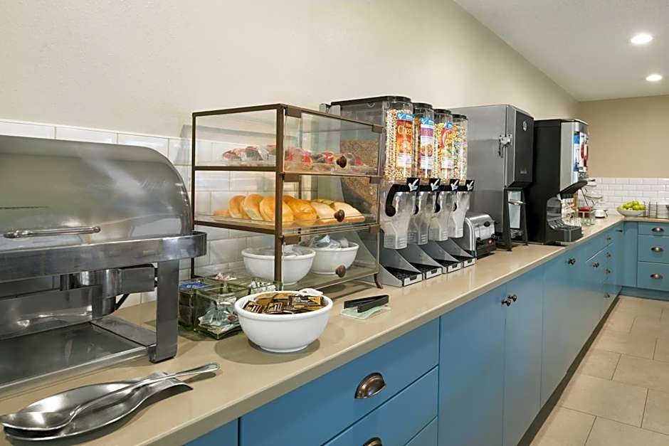 Country Inn & Suites by Radisson, Platteville, WI