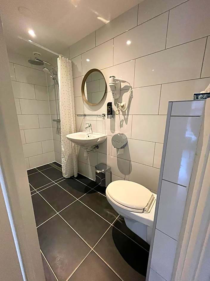 Budget Hotel Damrak Inn