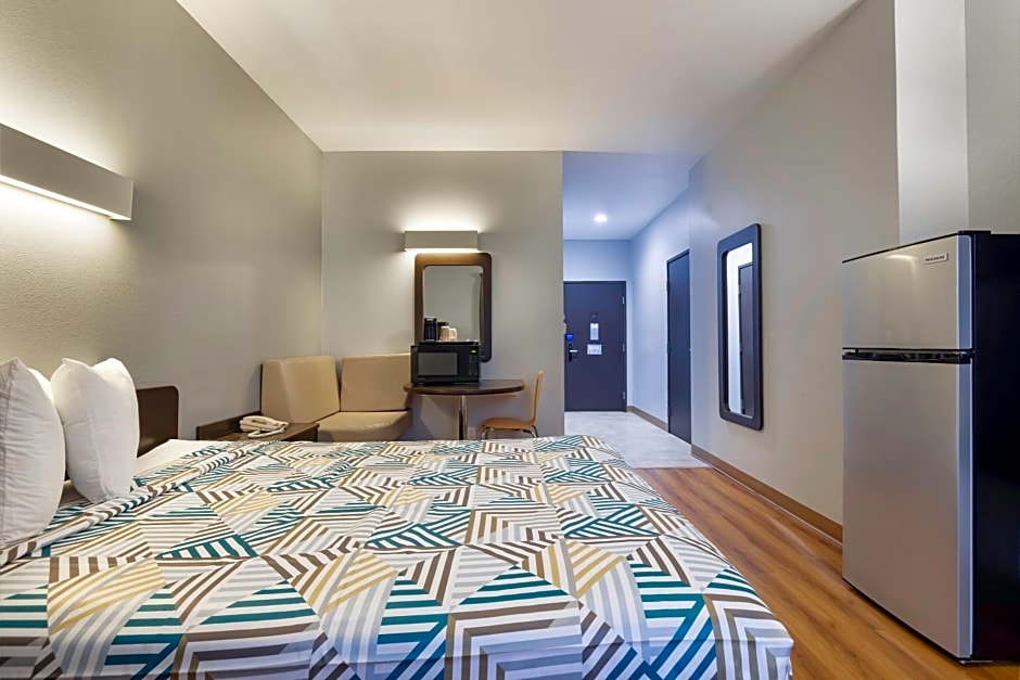 Studio 6 Suites Texas City I-45