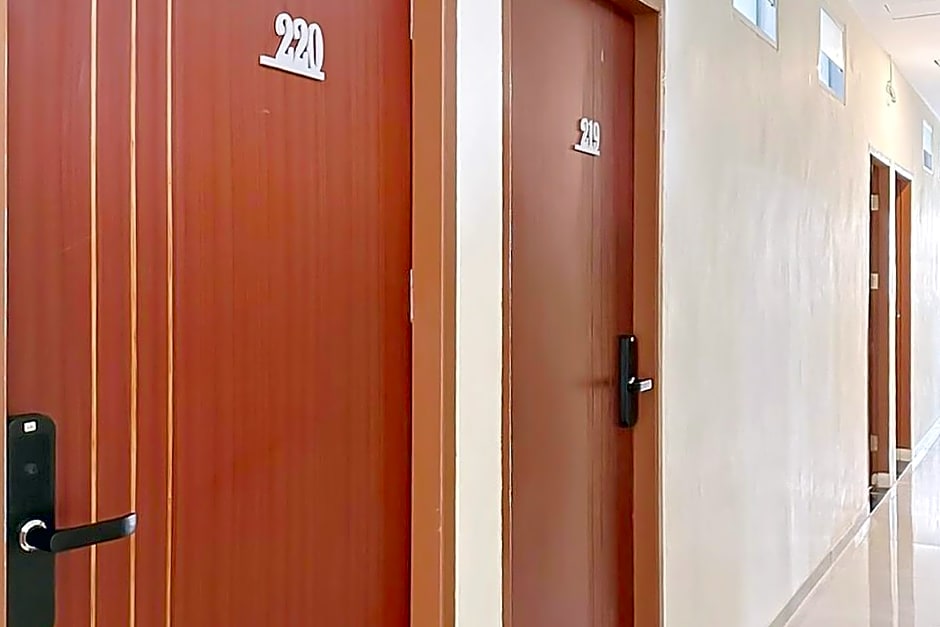 RedDoorz Plus @ Komplek ABC Batu Aji Batam