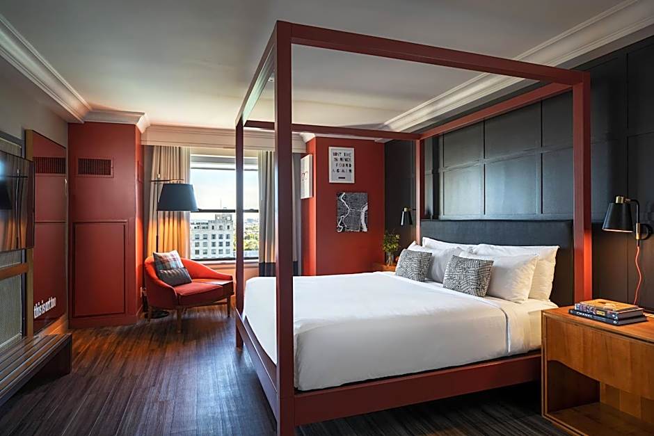 Renaissance by Marriott Philadelphia Downtown Hotel
