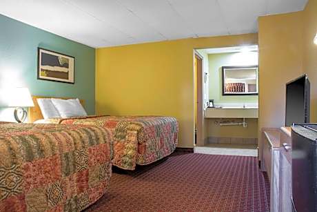 2 Queen Beds Nonsmoking