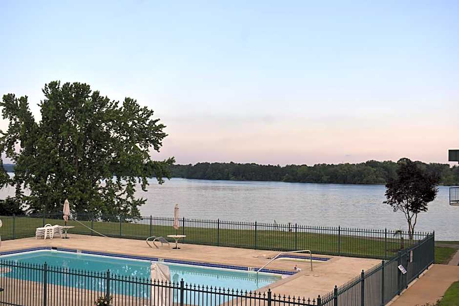 Super 8 by Wyndham Riverside AL