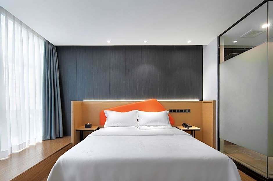 IU Hotel Chongqing Jiefangbei Hongyadong Chaotianmen