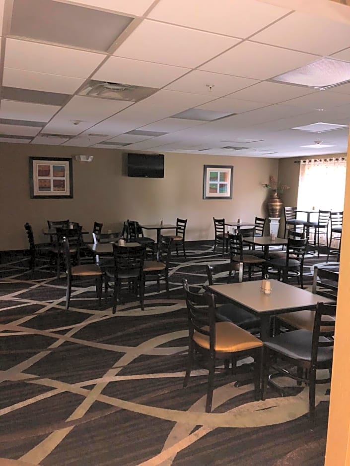 Countryview Inn & Suites