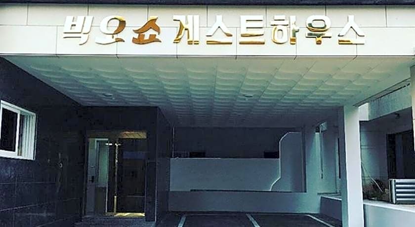 Big O Show Guesthouse