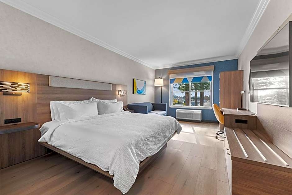 Holiday Inn Express Hotel & Suites Santa Cruz By IHG