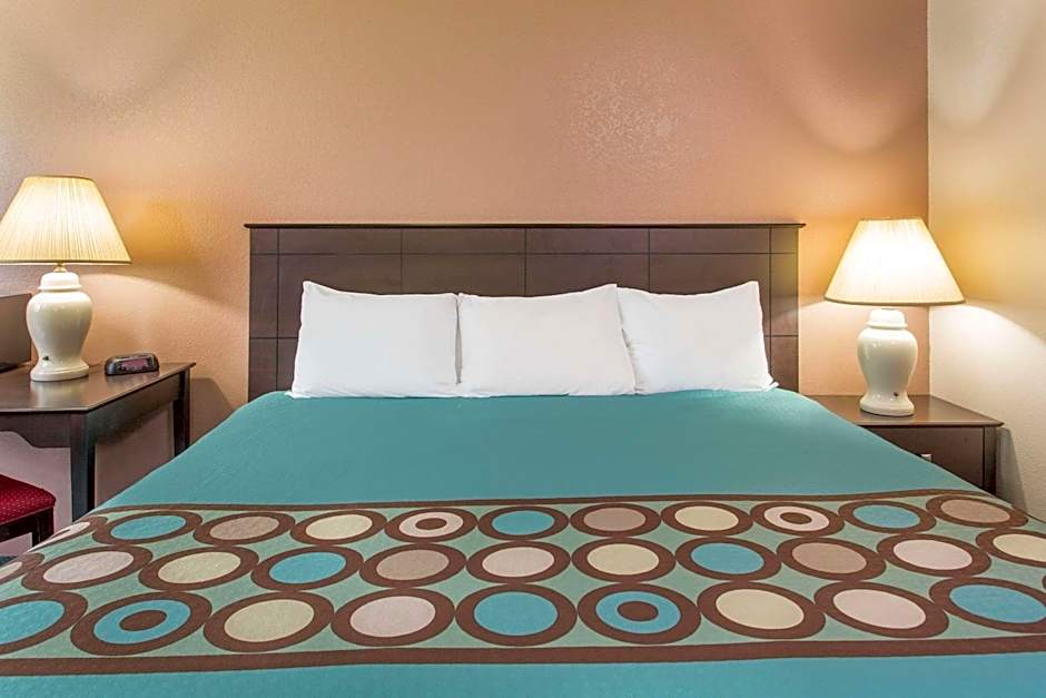 Super 8 by Wyndham Austin MN