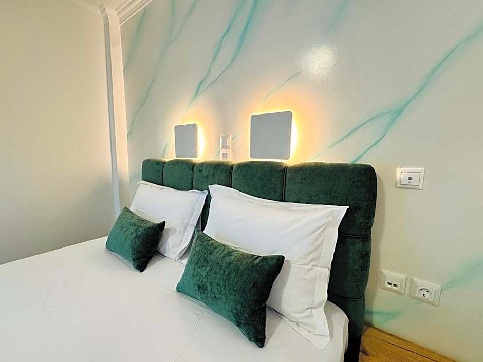 Anassa Deluxe Apartments & Studios