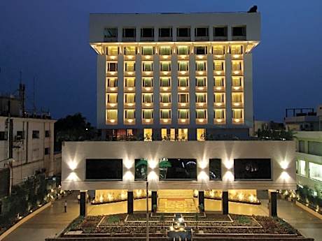 Vivanta Vijayawada, MG Road