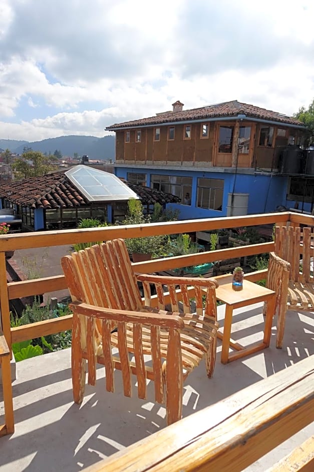 La Tozi Hotel