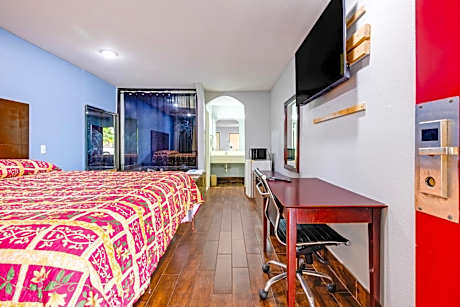 King Bed Non-Smoking with Jetted Tub