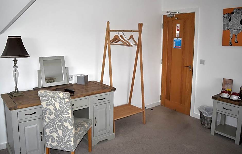 Three Horseshoes Country Inn