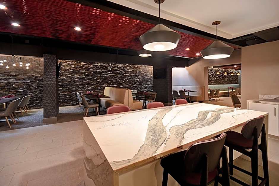 DoubleTree by Hilton St. Louis-Airport