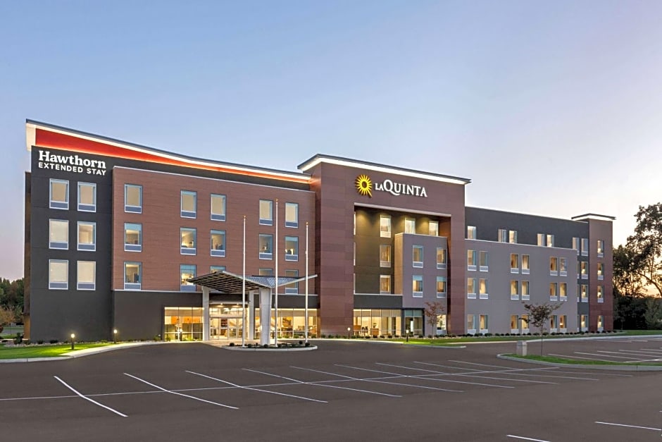 La Quinta Inn & Suites by Wyndham Mount Laurel Moorestown