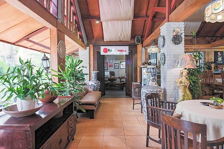 RedDoorz Syariah Plus near Trans Studio Cibubur