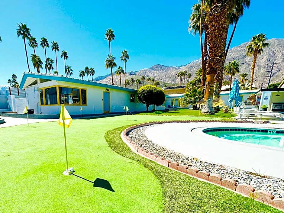 A PLACE IN THE SUN Garden Hotel - Big Units with Privacy Gardens & Heated Pool & Spa in 1 Acre Park Prime Location, PET Friendly