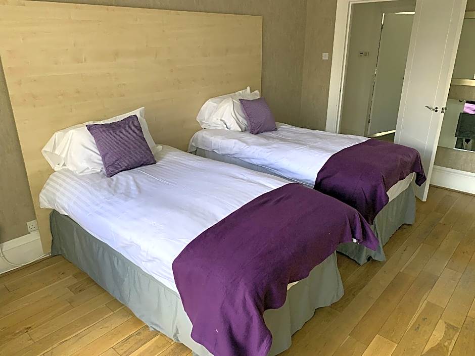 Village Tavern Apartment