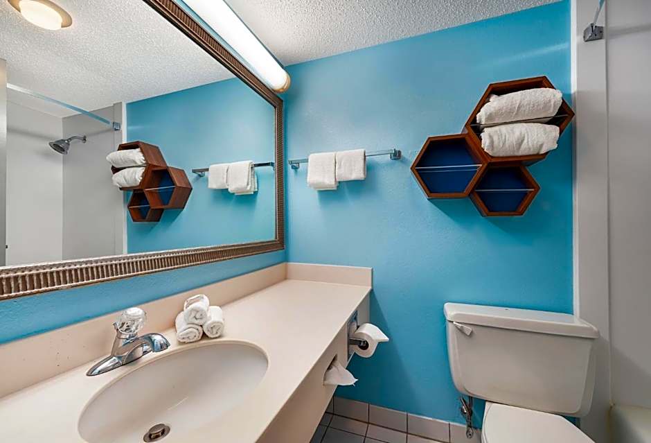 HomeTowne Studios by Red Roof Painted Post