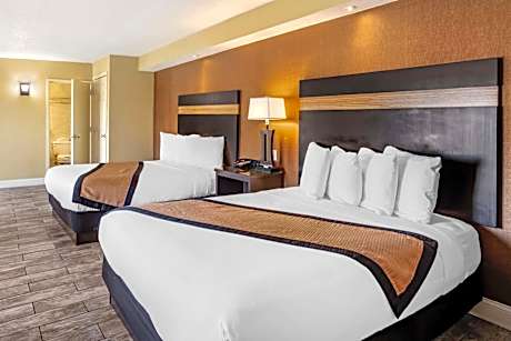 Family Room with Two Queen Beds and One Bunk Bed - Walk-In Shower/Non-Smoking