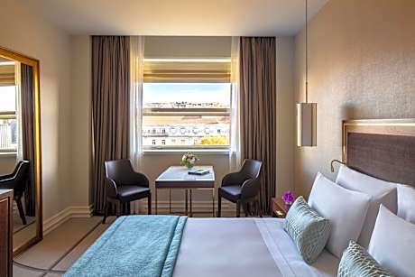 Premium Avenue View Room