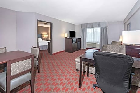 King Suite - Non-Smoking