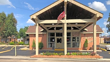 Charles Wesley Motor Lodge Broken Bow
