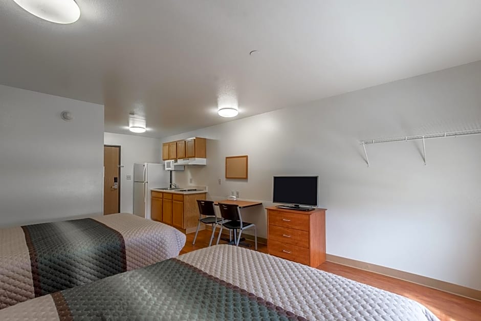 HomeTowne Studios by Red Roof Columbus