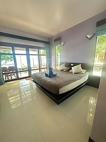 Deluxe Beach Front