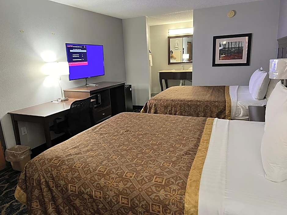 Greenlight Inn & Suites St James