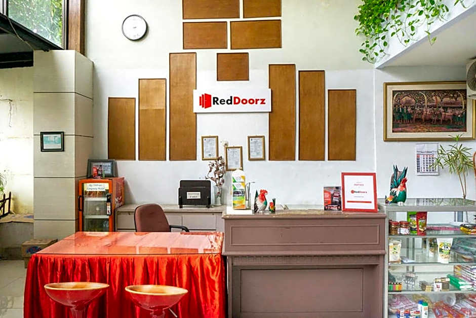 RedDoorz @ Hotel Surabaya Sumenep