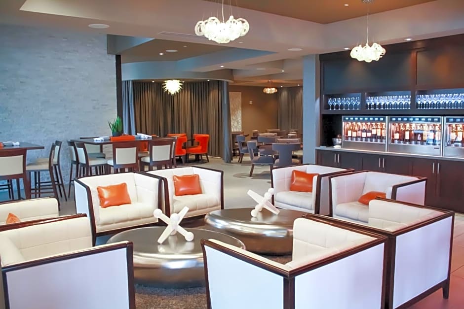 Holiday Inn Hotel & Suites Davenport, an IHG Hotel