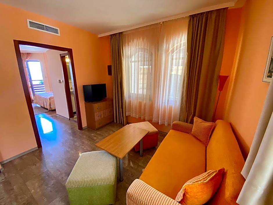 Family Hotel Saint Nikola and Free parking