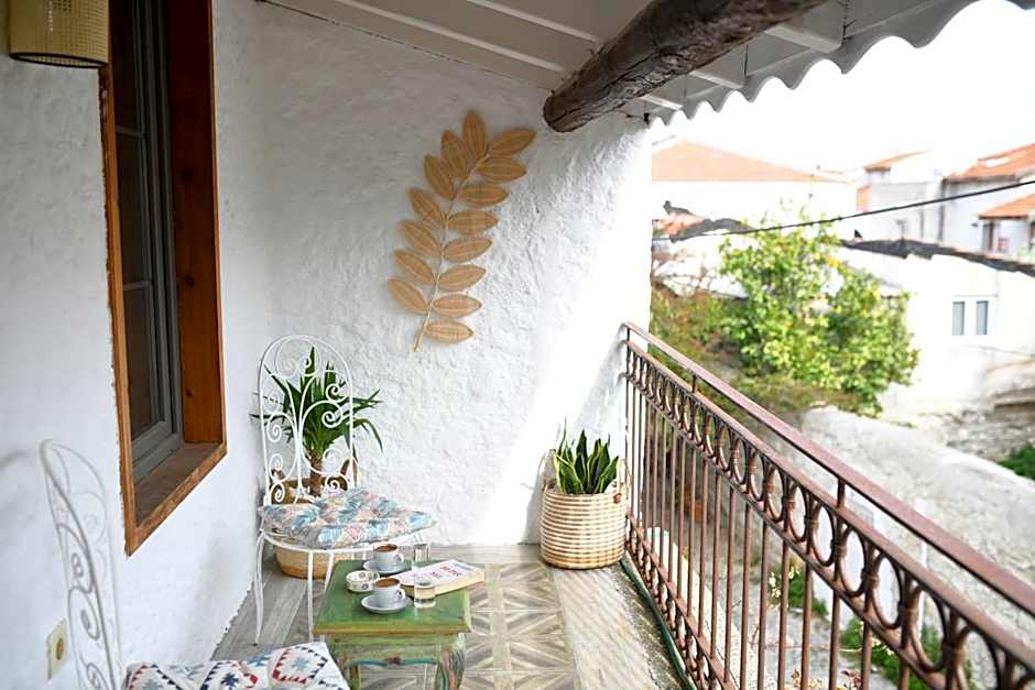 Mahzen Alaçatı