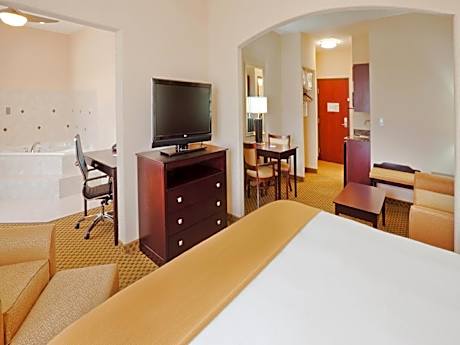 One-Bedroom King Suite with Communications Accessible Tub