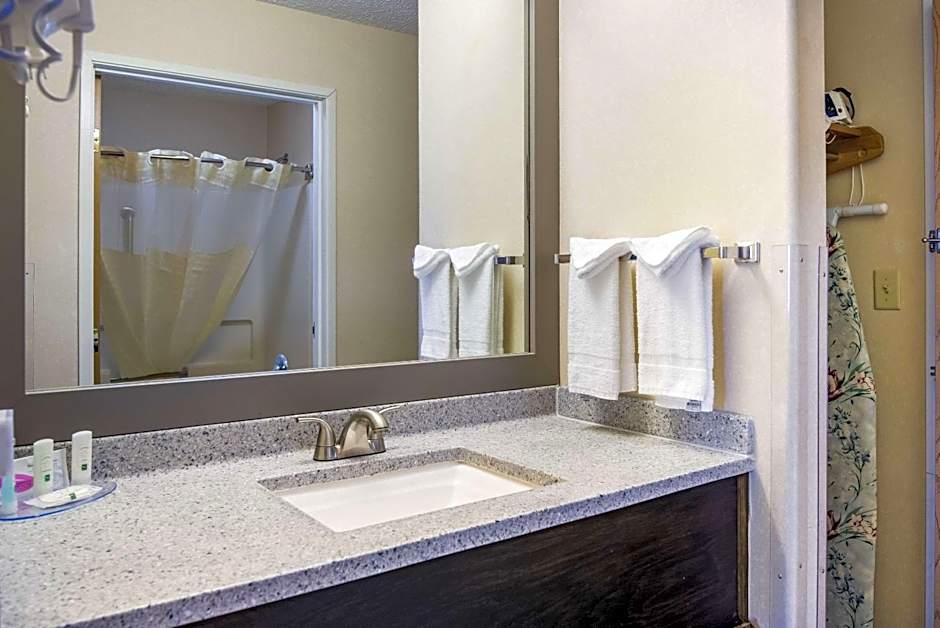 Quality Inn & Suites West