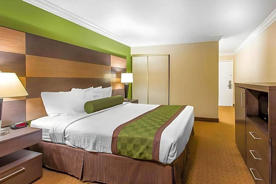 Rodeway Inn & Suites Canyon Lake-Menifee West