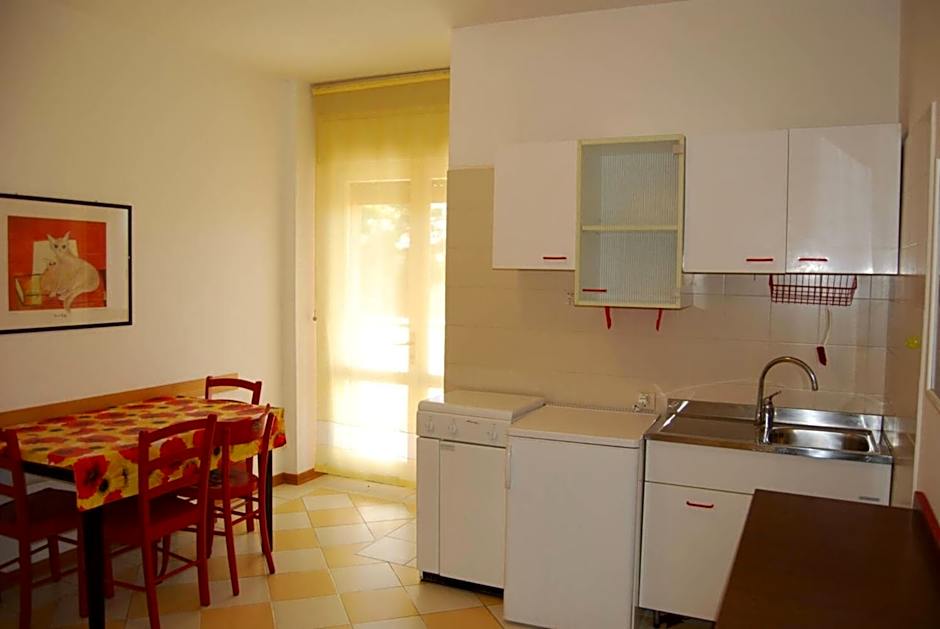 One-bedroom flat with balcony and AC