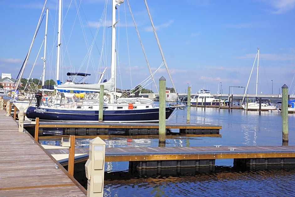 BridgePointe Hotel & Marina