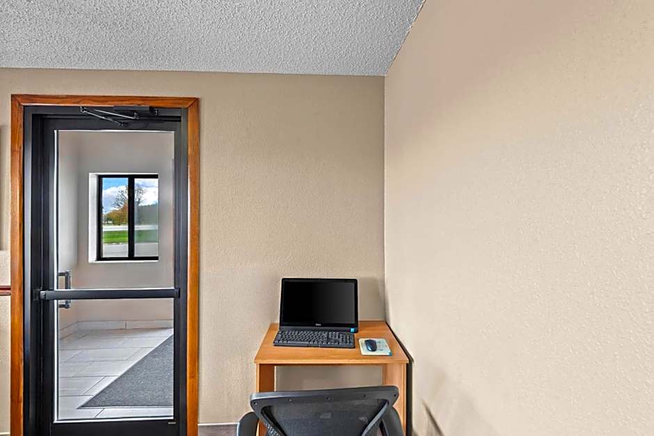 Super 8 by Wyndham Jefferson