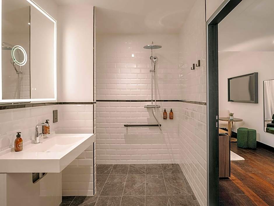 Marty Hotel Bordeaux, Tapestry Collection by Hilton