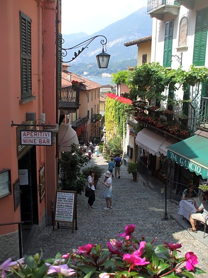 Al Chiarè