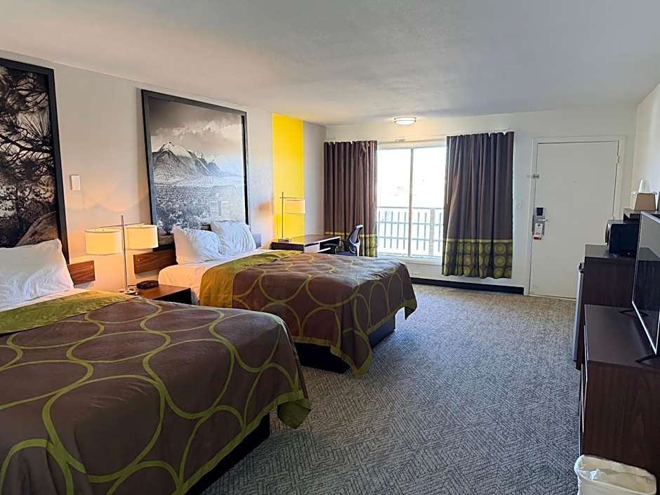 Super 8 by Wyndham Wells